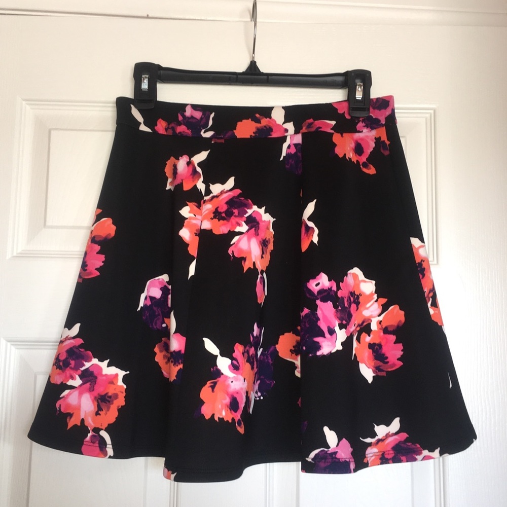 ||NEW|| FLORAL CIRCLE SKIRT